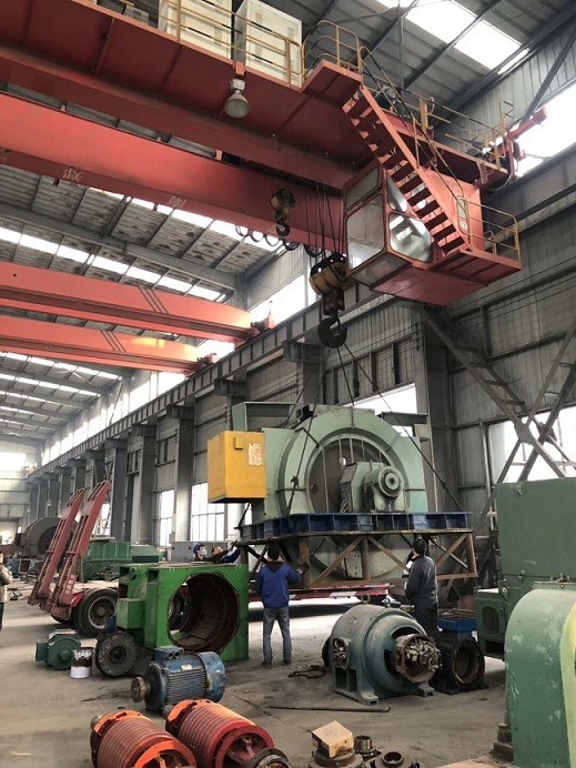 大型同步电机  已运输到 河南皇豫集团电机有限公司 一公司，电机卸车 正在进行中